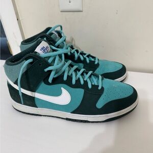 Nike dunks High-Top Sneakers in Aqua green and White